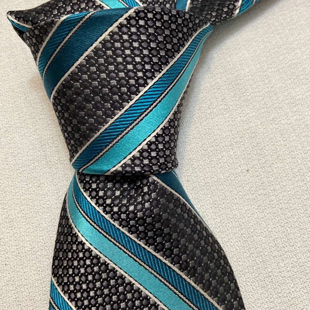 PRONTO UOMO COUTURE Handmade 100% Silk Mens Luxurious Dress Tie - Like New!
